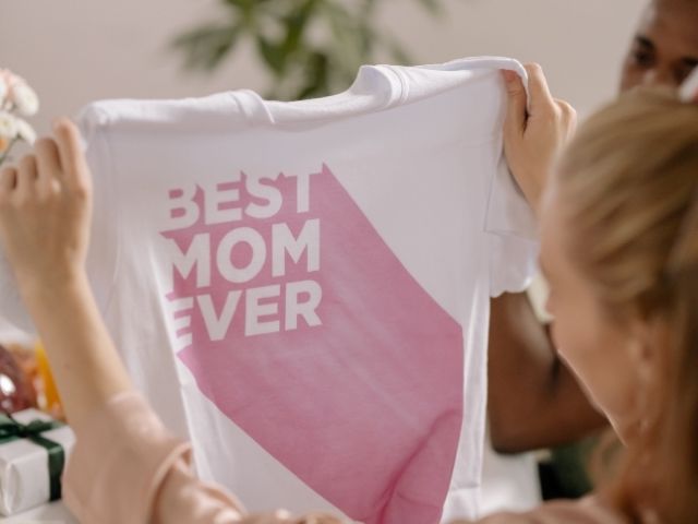 Có thể in tên lớp hoặc năm họp lớp lên áo không